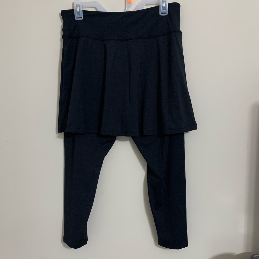 NWT ANIVIVO black skirted Capri leggings size 2XL